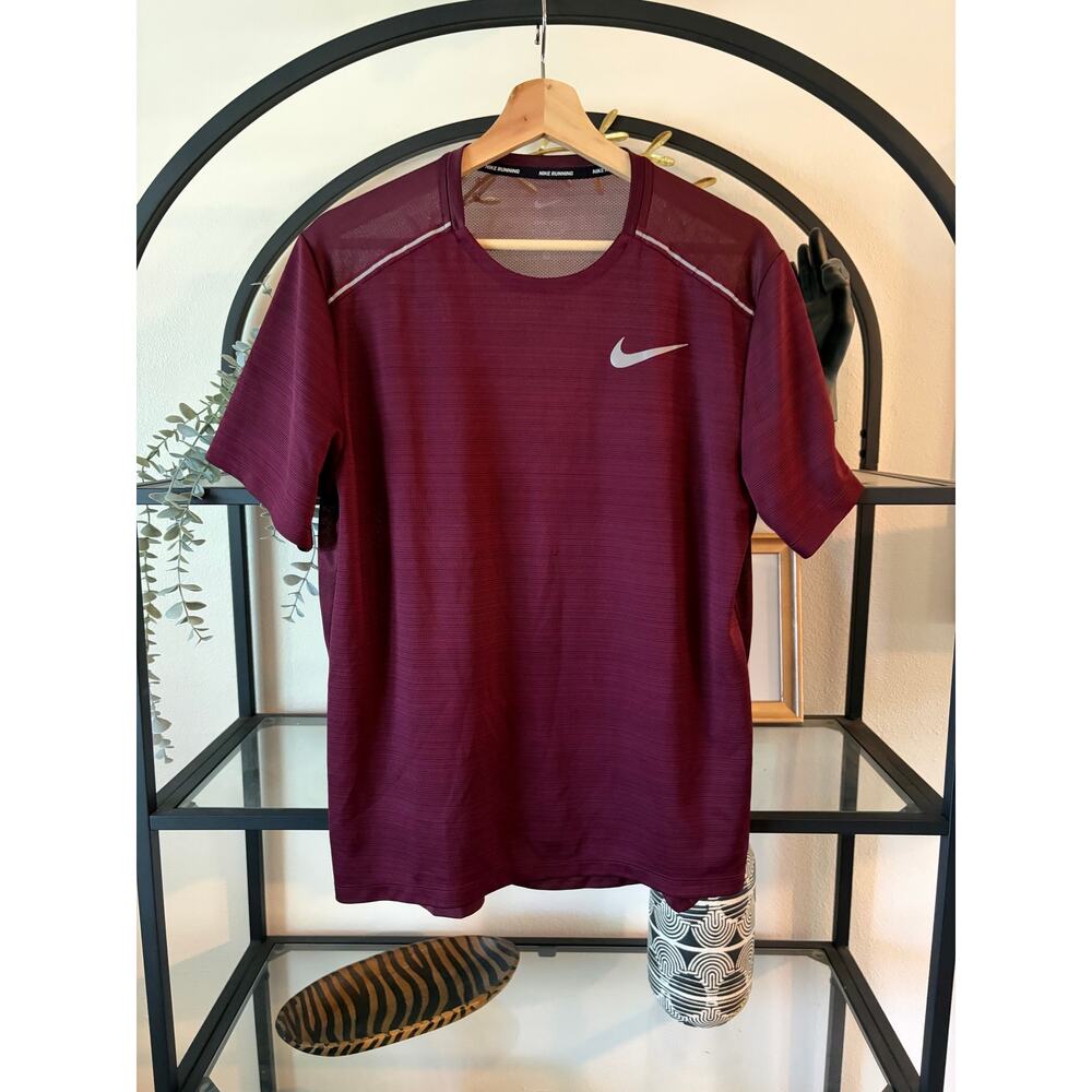 Nike Running Dri-FIT Shirt Mens Medium Burgundy Athletic Short Sleeve Tee